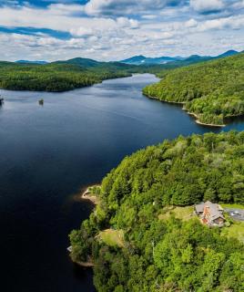 Secluded 3-bedroom log home that borders VT state park - 9