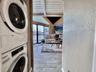 Tahoe Keys Loft Condo Garage Near Casinos and Lake - 4