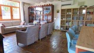 Escape to a spacious retreat with garden - 1