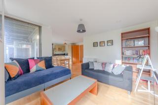 Spacious 2 Bedroom Apartment Near White City - 1