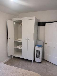 Historic High St Flat with Peaceful Garden Retreat - 2
