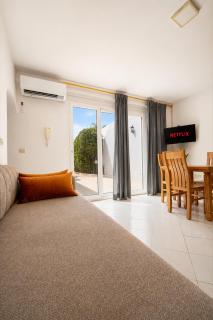 Cozy Studio in a Villa - Spacious Terrace - 7