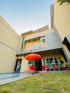 Comfy Cottages Executive - 2