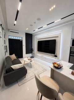 One Plus One Luxe Retreat with Airport Pickups - 8