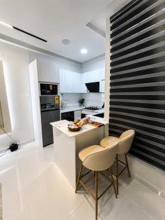 One Plus One Luxe Retreat with Airport Pickups - 6