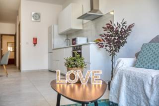 Gzira 2BR Apartment City Balcony - 4