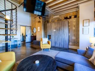 Sterchi Lofts Getaway - Downtown Knoxville - 2