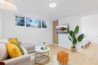 Newly Remodeled, Sunlit Ballard Basement Retreat - 7