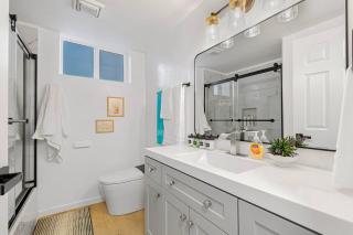 Newly Remodeled, Sunlit Ballard Basement Retreat - 4