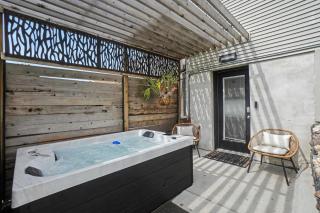 Lux Studio Oasis Hot Tub Cozy Heated Floors - 7