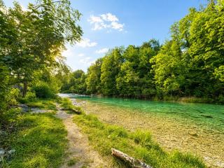 KAISERLICH WOHNEN zentral und am Fluss - 1