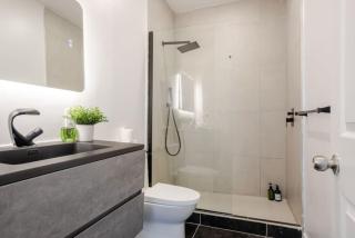 Chic 4BR Haven Sunlit in Downtown MTL - 6