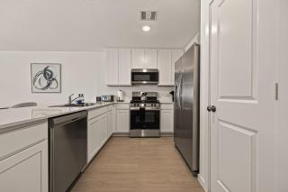 3BR Home Fully Fenced Yard Pet Friendly - 8
