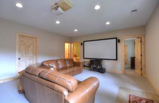 Free Railroad Tix + Amazing patio w/ Fire Pit + Home Theater + Hot Tub Almost Heaven - 4