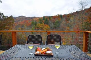 Free Railroad Tix + Amazing patio w/ Fire Pit + Home Theater + Hot Tub Almost Heaven - 2