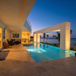 The Fox Villa - Waterfront, 2 Private Pools, Own Boat with Captain, Free Shuttle - 0