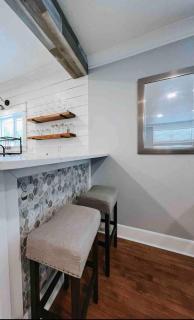 Park St Retreat- Waterfalls, Hiking & Hot Tub - 7