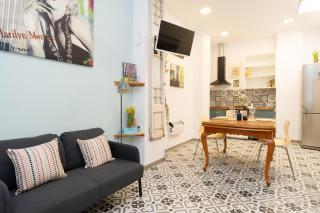 Cozy Studio for 2 px - Beach 10' Walk - Barcelona center 25' Train - 3