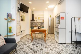 Studio for 2 px - Beach 10' Walk - Barcelona center 25' Train - 1