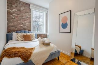 Chic 4BR Haven Sunlit in Downtown MTL - 7