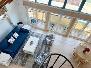 Nautical Beach Apartments - 8