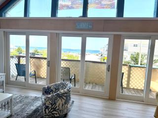 Nautical Beach Apartments - 7
