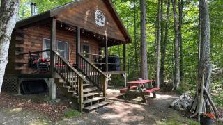 Cozy log cabin w/ deck, BBQ grill & outdoor firepit on Lower Wilson Pond - 7
