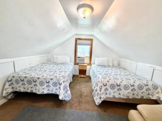 Nautical Beach Apartments - 4