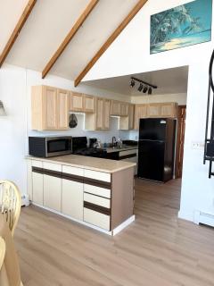 Nautical Beach Apartments - 3
