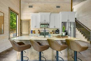 Rooftop Patio, Hot Tub, Treehouse with Slide, Family and Pet Friendly - 1