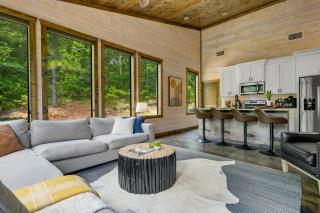 Rooftop Patio, Hot Tub, Treehouse with Slide, Family and Pet Friendly - 1