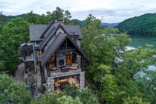 Free Local Brewery Tour Passes + Beauty + Relaxing Lakeside Home - 9