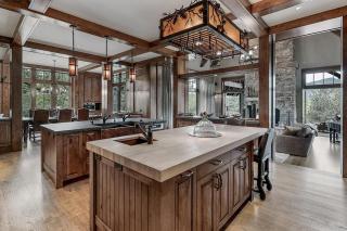 Free Local Brewery Tour Passes + Beauty + Relaxing Lakeside Home - 8