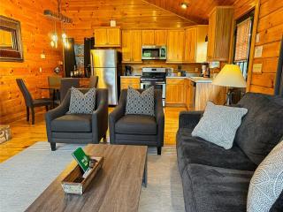 Free Railroad Tix - secluded - Fire Pit and Outdoor Bed Swing - 6