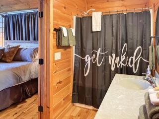 Free Railroad Tix - secluded - Fire Pit and Outdoor Bed Swing - 4