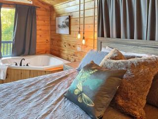 Free Railroad Tix - secluded - Fire Pit and Outdoor Bed Swing - 2