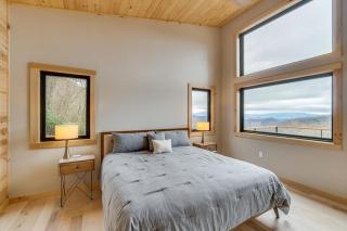 Free Whitewater Rafting + Modern Cabin + Breathtaking View + Hot Tub Azalea Creek - 1