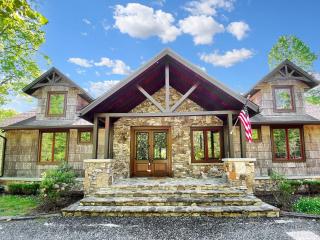 Free Railroad Passes - Palatial Cabin w/ Gorgeous Views- Private Dock - 0