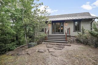 Free Railroad Admission + Majestic Views + Spacious, Serene Luxury - 8