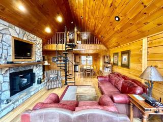 Free Railroad Tours - Secluded Cabin with Peaceful Patio and Hot Tub - 7