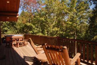 Free Train Tours + Cabin + Stunning Views/Deck + Close to Activities - 8