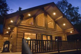 Free Train Tours + Cabin + Stunning Views/Deck + Close to Activities - 4