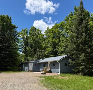 Maple Ridge Trail Side Cabin - 7