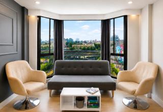 Luxury Bed & Remote-Work-Ready - Comfortable Executive Suite - Downtown - 5