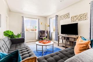 Stylish City Retreat - King Beds - Walk to Sloans Lake - 0