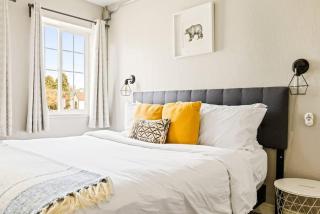 Stylish City Retreat - King Beds - Walk to Sloans Lake - 9