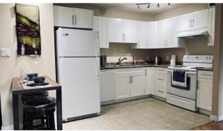 Downtown Central Edmonton Entire Unit Condo 12 inches thick Mattress Non Smoking - 6
