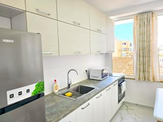 Modern City Center View Apartment in Durrës - 6