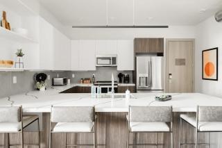 Walk to Gameday - Jefferson Park Condo - Tesoro - 4