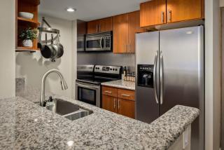 Urban Gallery Loft - King Bed - Larimer Square - 6